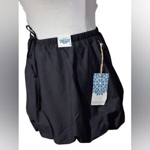 New "NWT" Dakota Blue" Bubble Hem Mini Skirt, Black, Size Medium